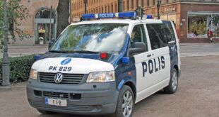 1200px Helsinki police car