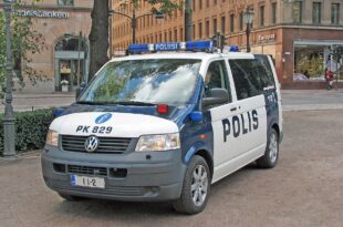 1200px Helsinki police car