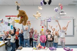 2952_kids_at_school_with_toys_ministry_of_education_and_research_-_aivo_kallas_26249742