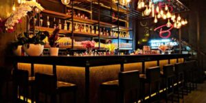 photo-1572116469696-31de0f17cc34