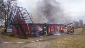 Mulgi v Leeli kõrvalhoone (1)