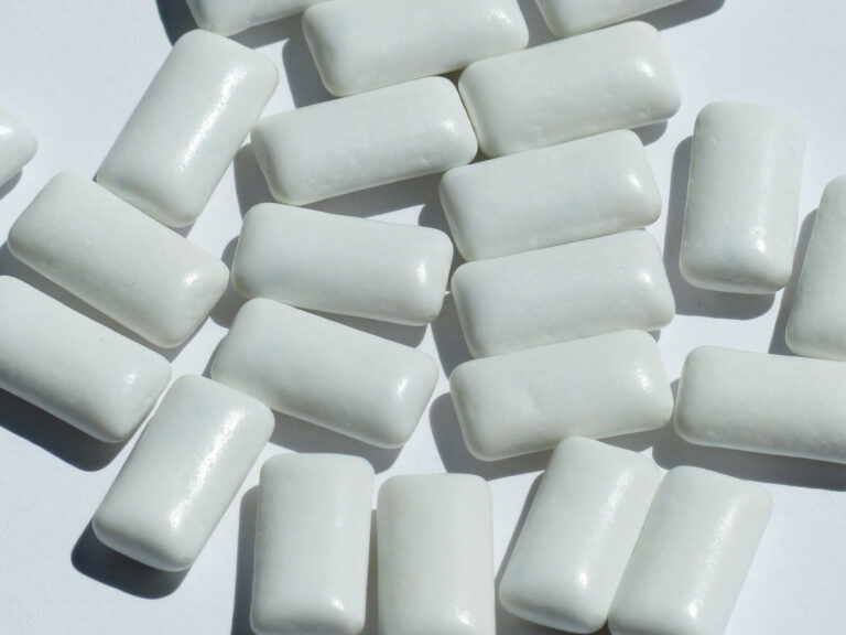 chewing-gum-115162_1920