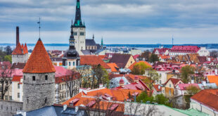 tallinn medieval old town estonia 4HUDPCG