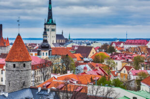 tallinn medieval old town estonia 4HUDPCG