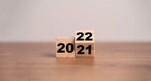 flipping-wooden-cubes-block-change-2021-2022-year-merry-christmas-happy-new-year-concept_50039-2425