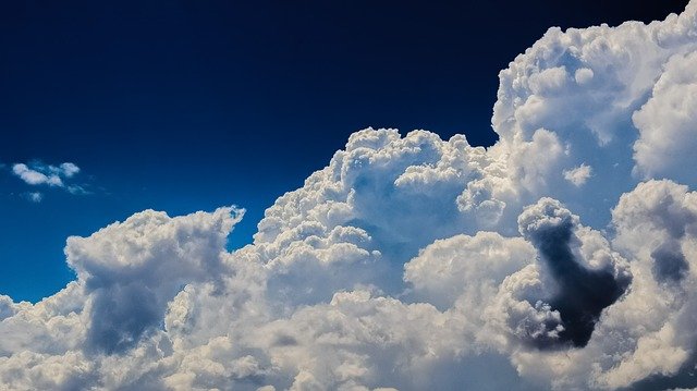 clouds-g15a14f63b_640