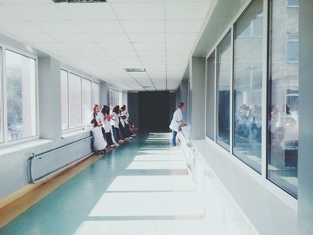 doctors-g5ae7df896_640