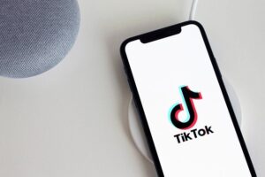 tiktok-gff8bb77d3_640