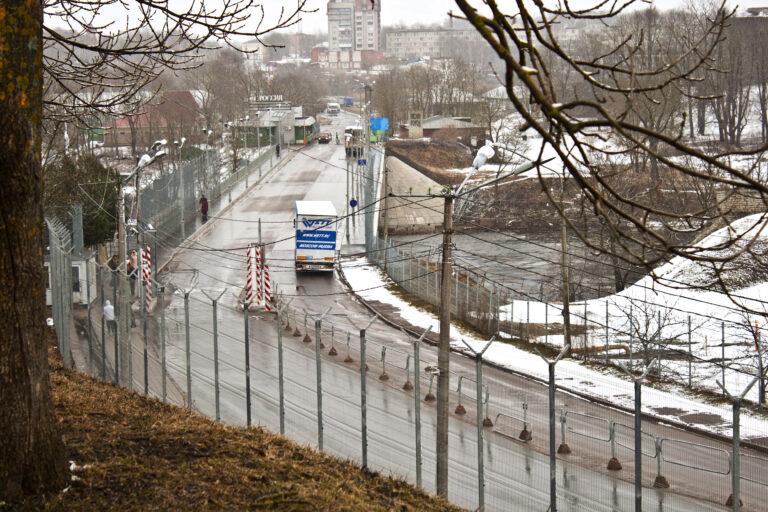 The_border_zone_between_Estonia_and_Russia_in_Narva_-_panoramio