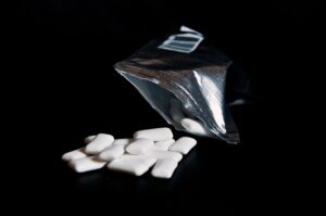 chewing-gum-3671508_1920