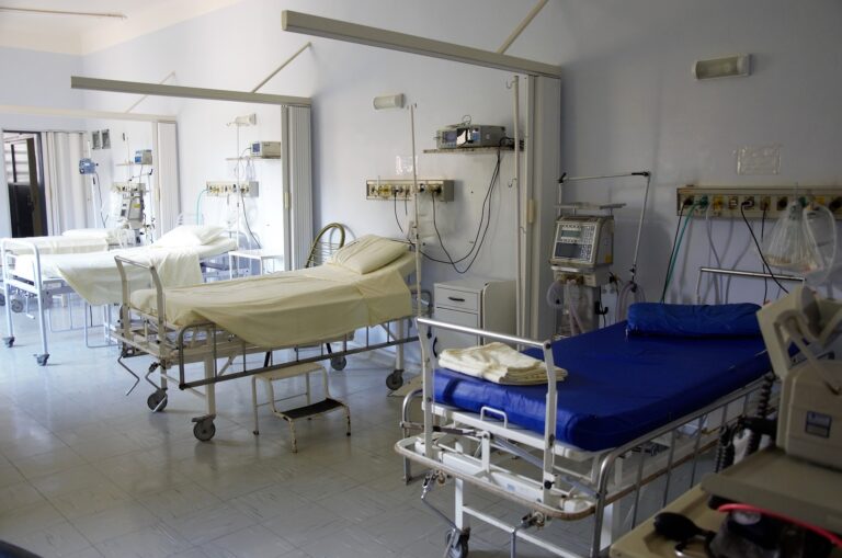 hospital-g393d035d4_1920