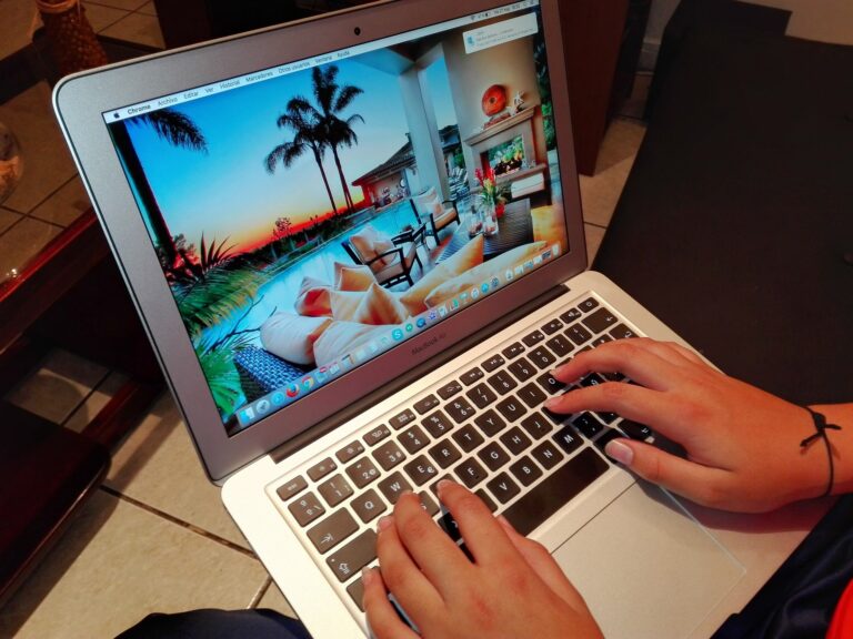 mac-book-gb03e0ad88_1920
