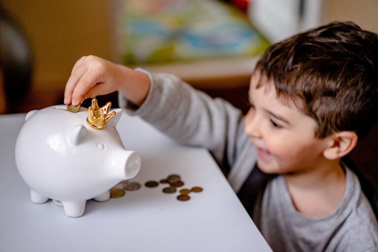 money-g593c9453f_1920