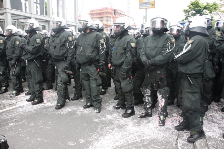 police-g18473e7ad_1920