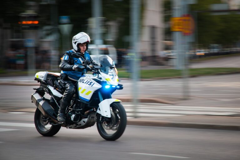 police-g3f97129c1_1920