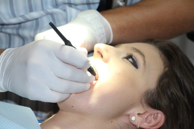 teeth-cleaning-g7010b2e57_1920