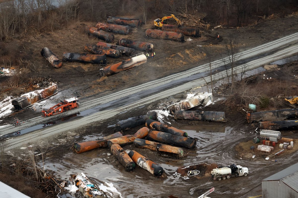 Rööbastelt maha sõitnud vagunid, mis vedasid ohtlikke kemikaale.FOTO: MPI34/CAPITAL PICTURES | CAPITAL PICTURES/SCANPIX