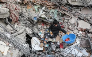 Kokku varisenud hoone Adiyamanis. Autor/allikas: EPA/ERDEM SAHIN/Scanpix