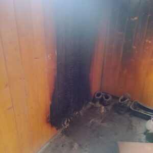 Mustja koridori sein