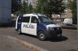 1280px Volkswagen T5 Polis Poliisi Helsinki 2019 2