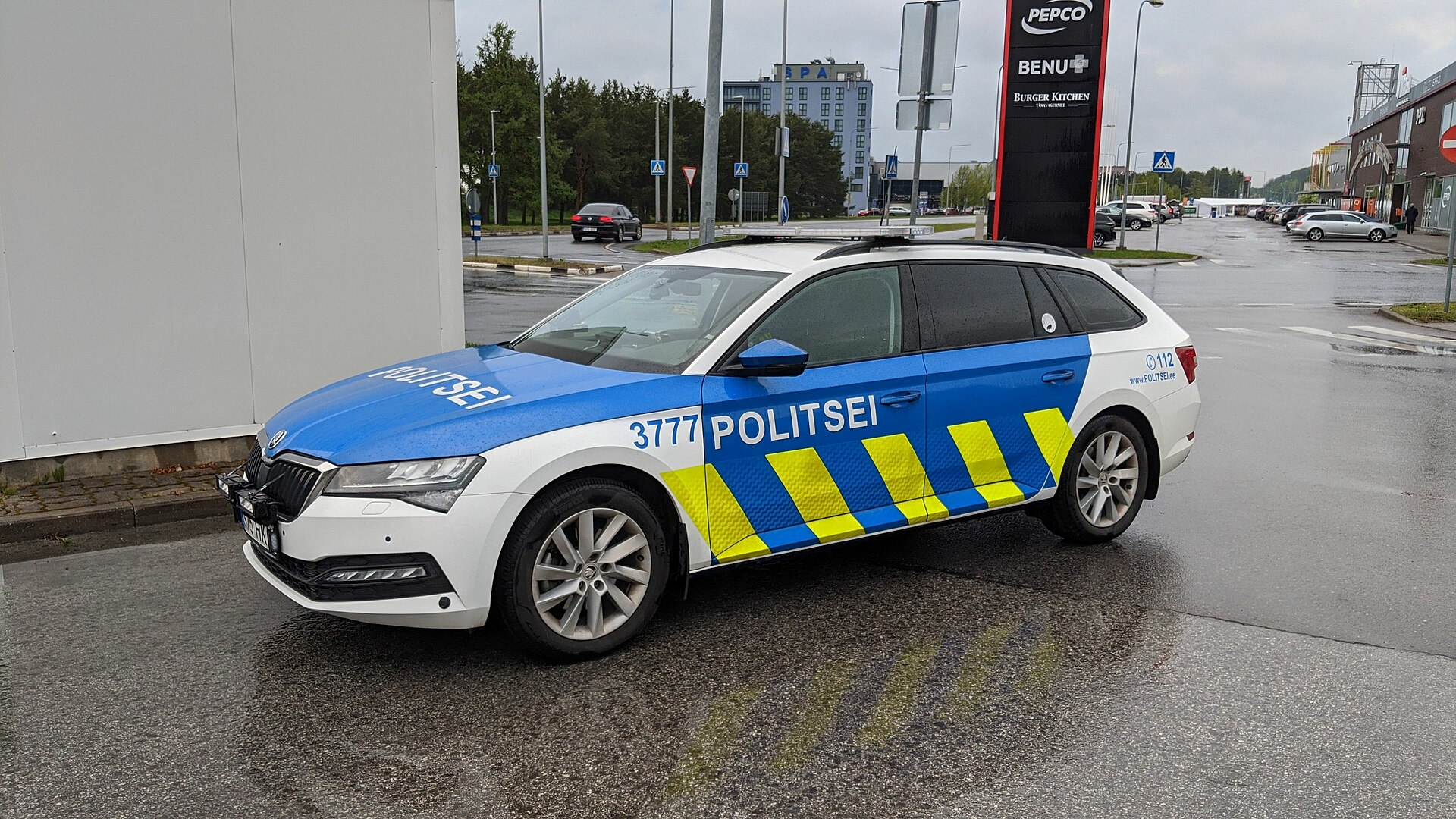 Tallinna korterist leiti vägivallatundemärkidega surnukeha, süüdlast pole leitud 1 Eesti_politsei_(1)