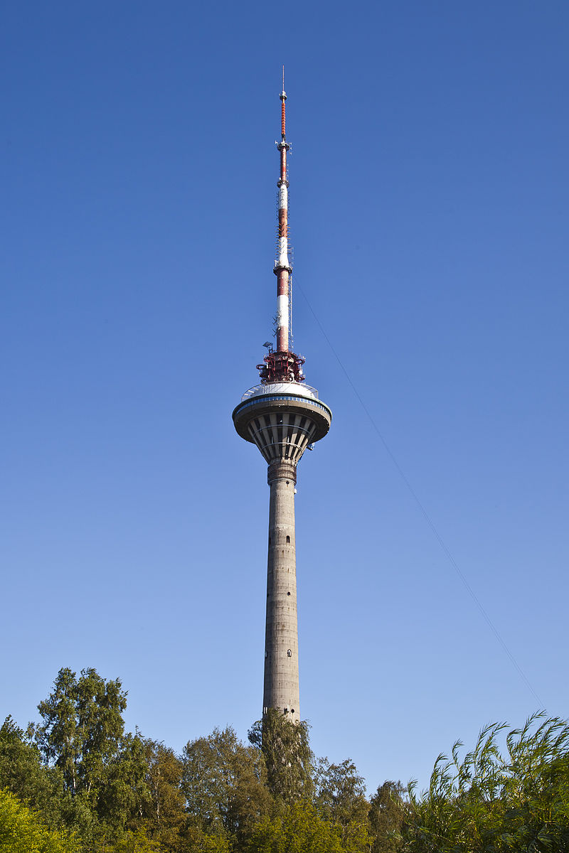 Torre_de_TV_de_Tallinn,_Estonia,_2012-08-12,_DD_01