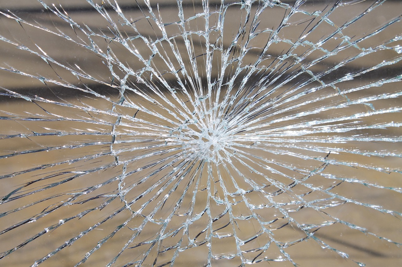 broken-glass-g162733c87_1280