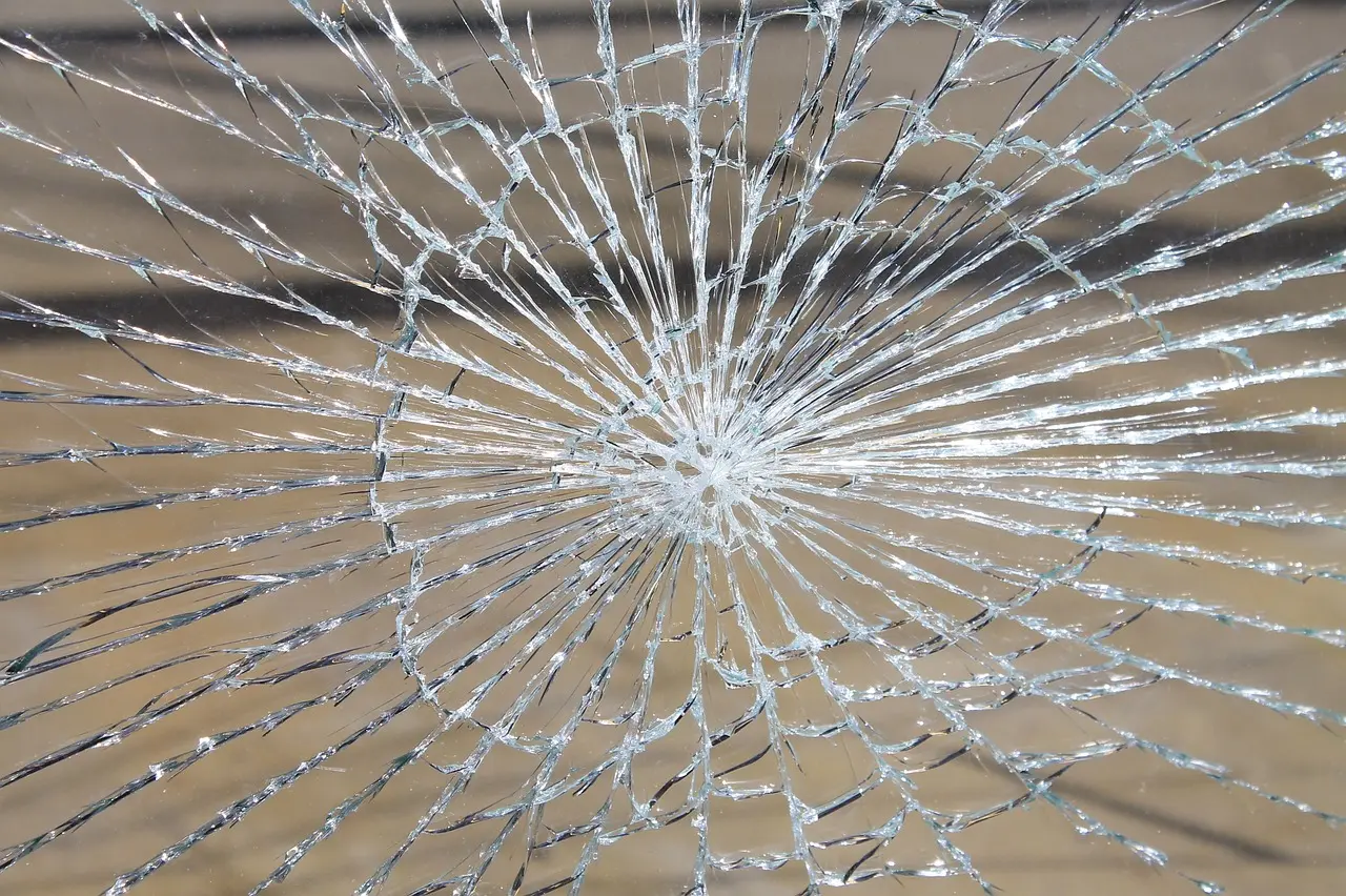 broken-glass-g162733c87_1280