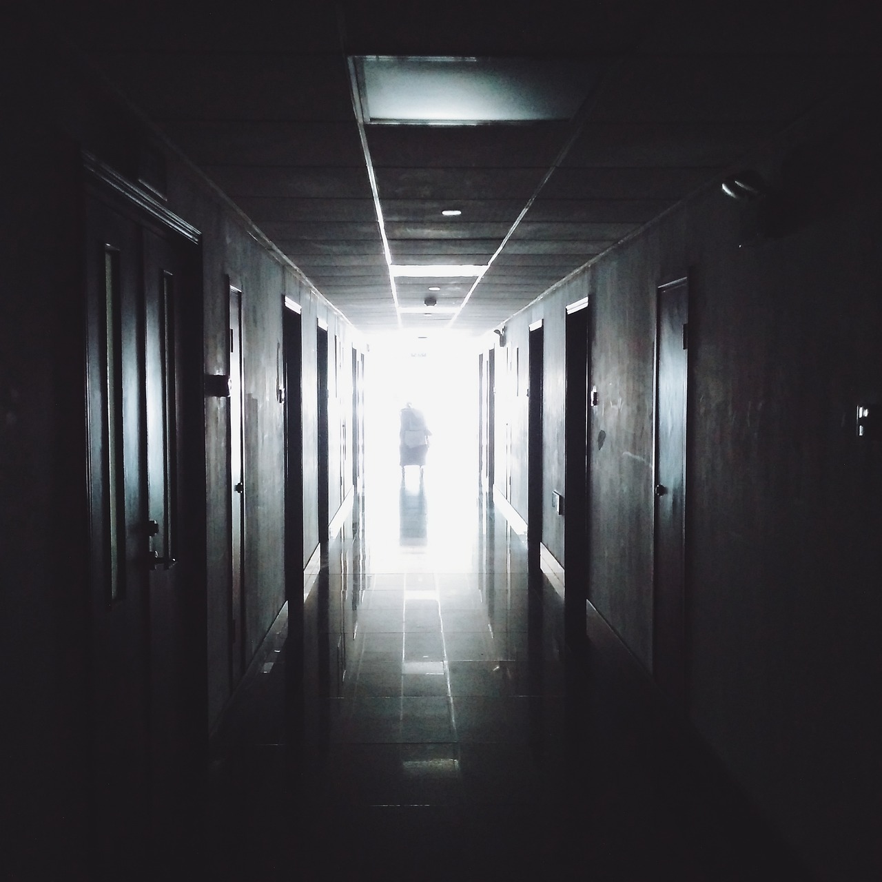 hallway-g10f13ba23_1280