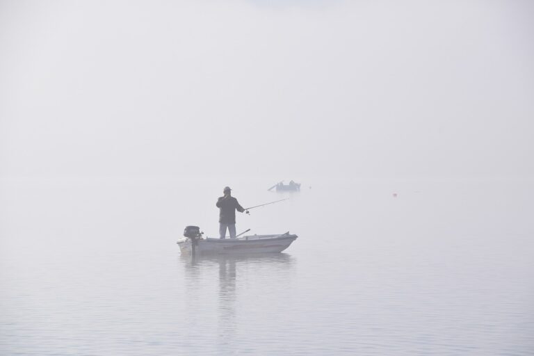 lake-g6fb2ffe9f_1280