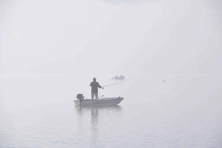 lake-g6fb2ffe9f_1280