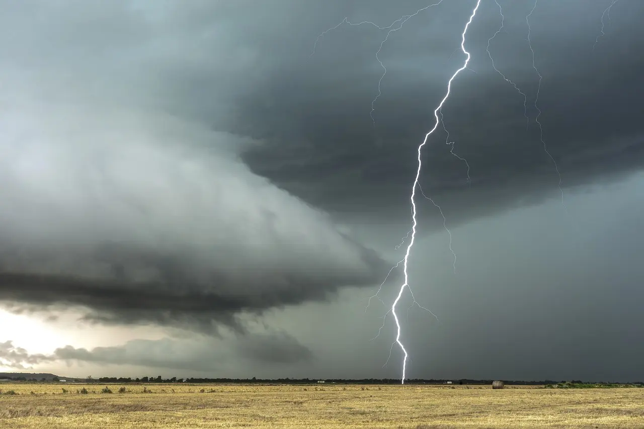 lightning-gfb6c324fa_1280