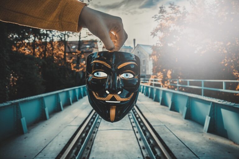 mask-3579320_1280