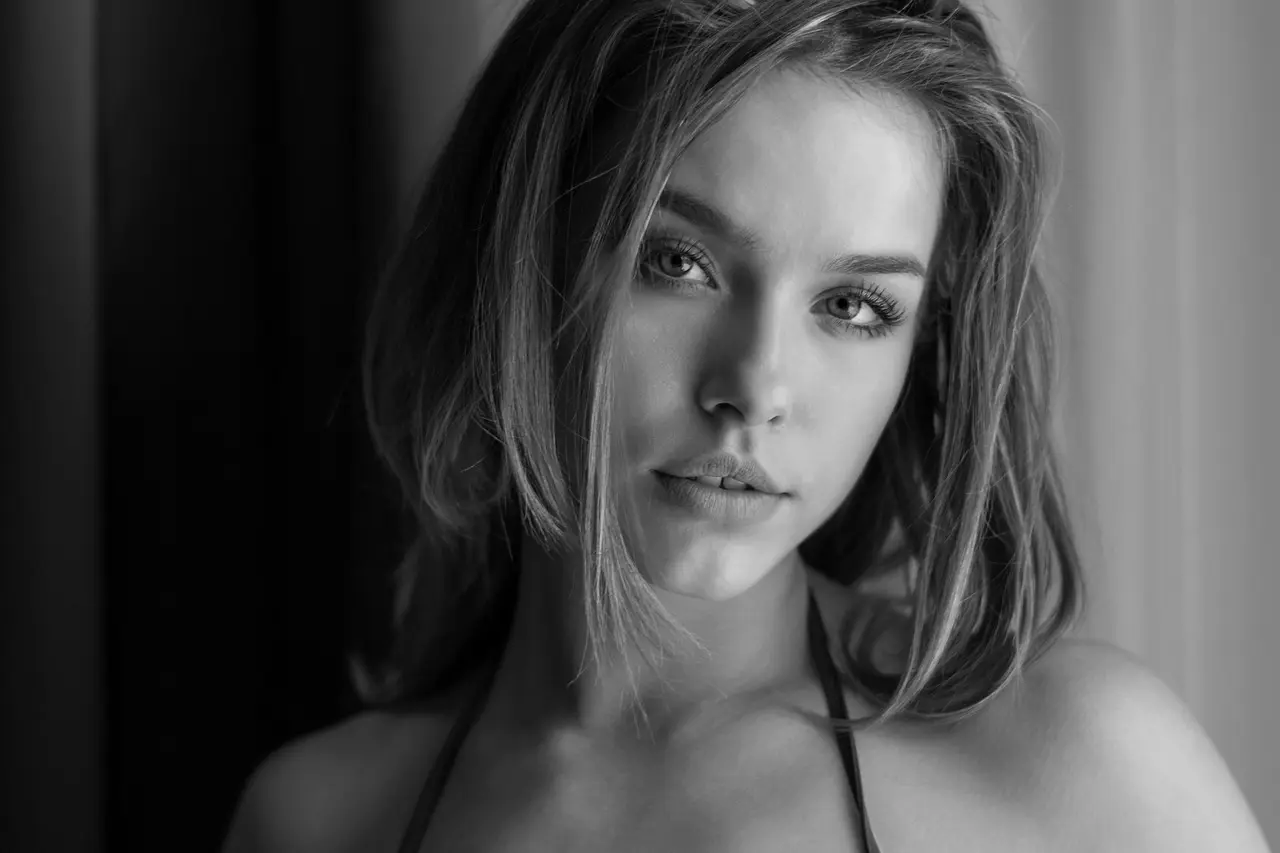 portrait-g01802779d_1280