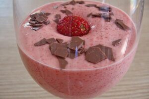 semolina-foam-with-strawberries-258750