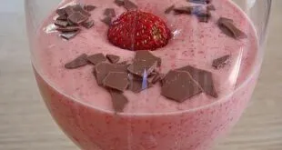 semolina foam with strawberries 258750