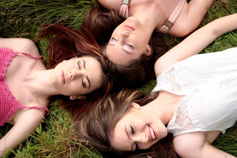 women-g4014ff4b0_1280