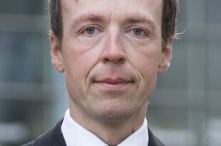 800px Jussi Halla aho in Brussels 2014 cropped