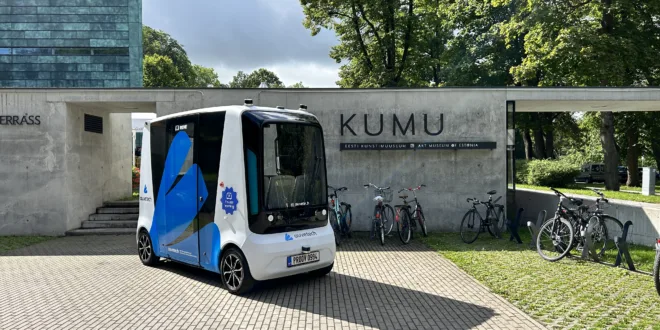 Iseliikuv buss Kumu juures foto Auve Tech