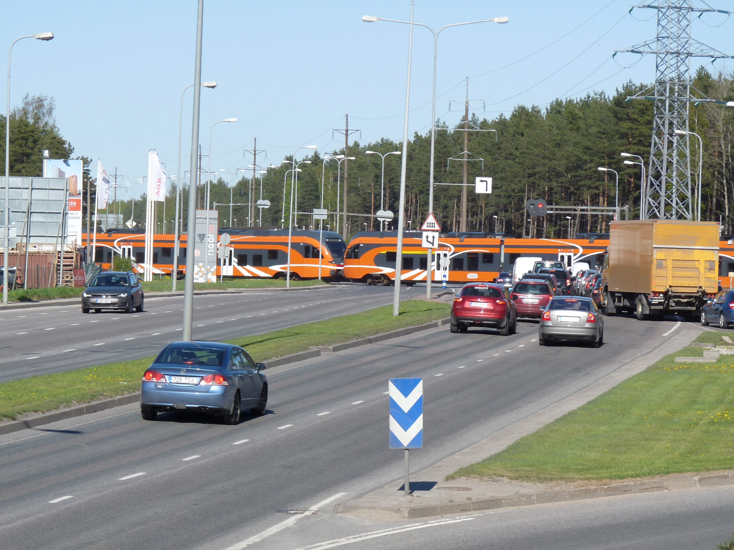 Level_crossings_in_Järvevana_street