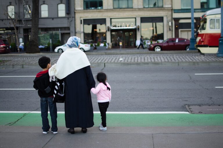 family-1227834_1280