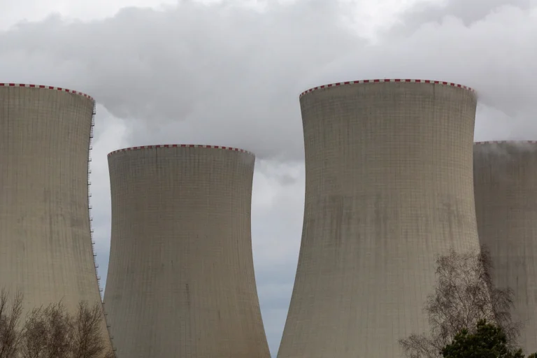 nuclear-power-plant-6798206_1280