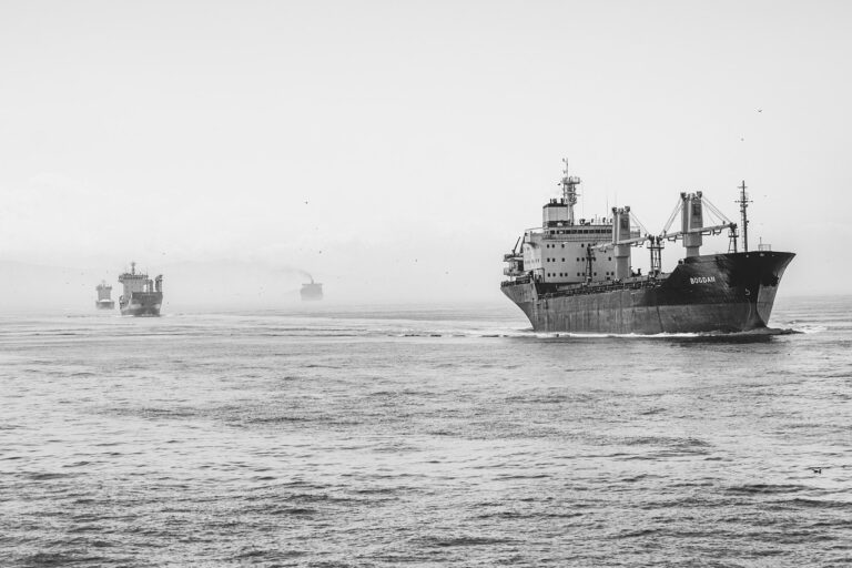 ships-g7647db88c_1280