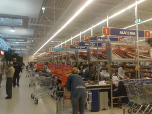 Checkout_lines_at_Maxima