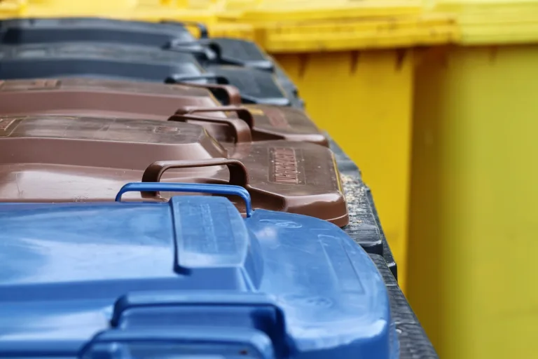 garbage-cans-g1c31b5da0_1920
