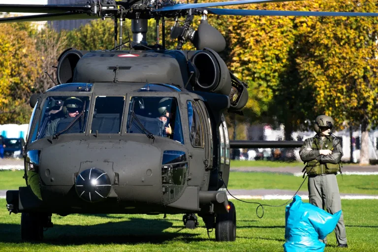 helicopter-601673_1280