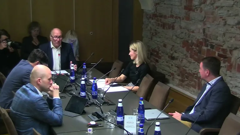 Video Thumbnail: Korruptsioonivastane erikomisjon kuulas peaminister Kaja Kallast