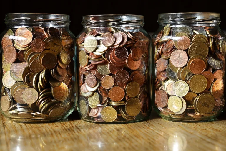 save-up-4666418_1280