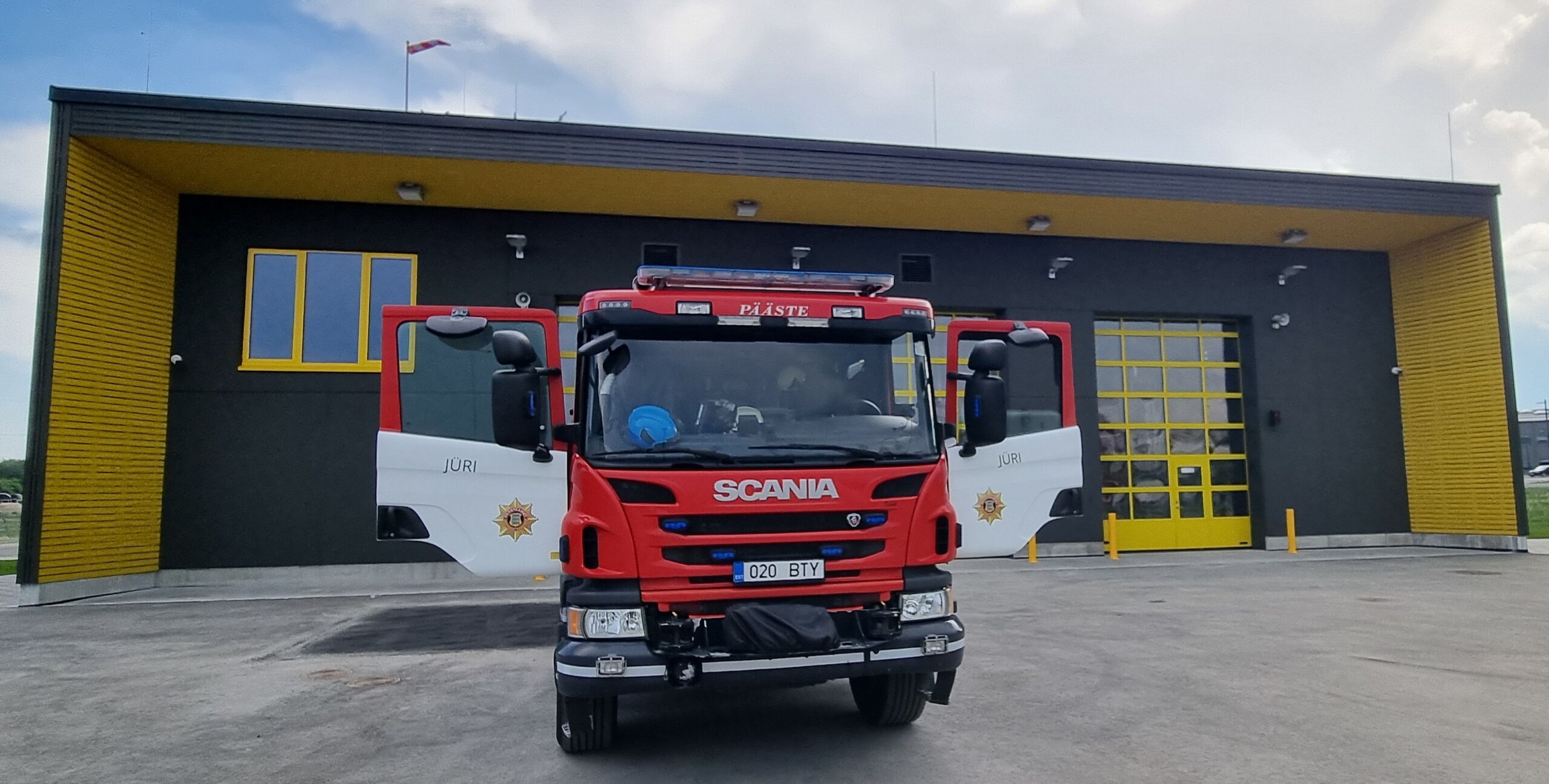 Jüri päästekomando koos põhiautoga
