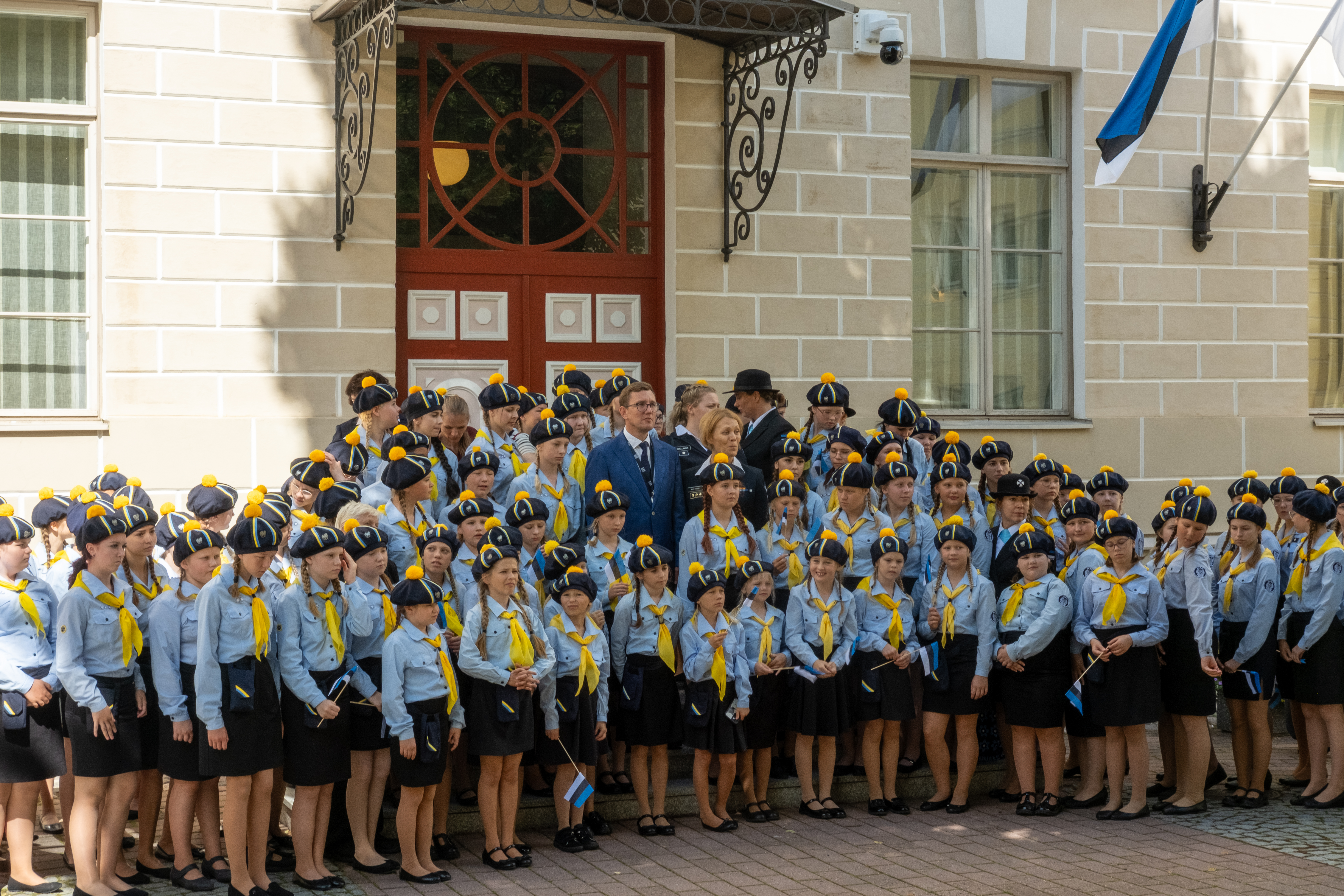 Peaminister kohtus linnalaagris viibivate kodutütardega 1 peaminster